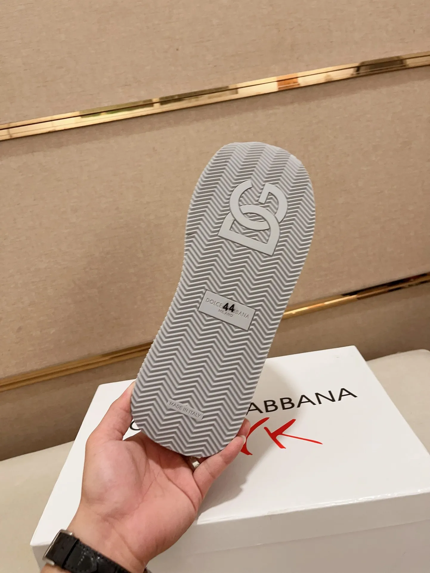 Factory price: 420💰Counter quality, [Proud] DG's latest casual, original quality men's shoes🤠Imported top layer💕Soft sheepskin lining [Proud] In terms of materials and workmanship, it beats all versions on the market💕Highest quality shipments Real photos🎬😇❤Fabrics and imported rubber materials highlight the unique charm of the brand😘The shoelaces are also original custom-made👻Classic lace-up shoes are very comfortable on the feet , code number 38-44 (45.46 can be customized)